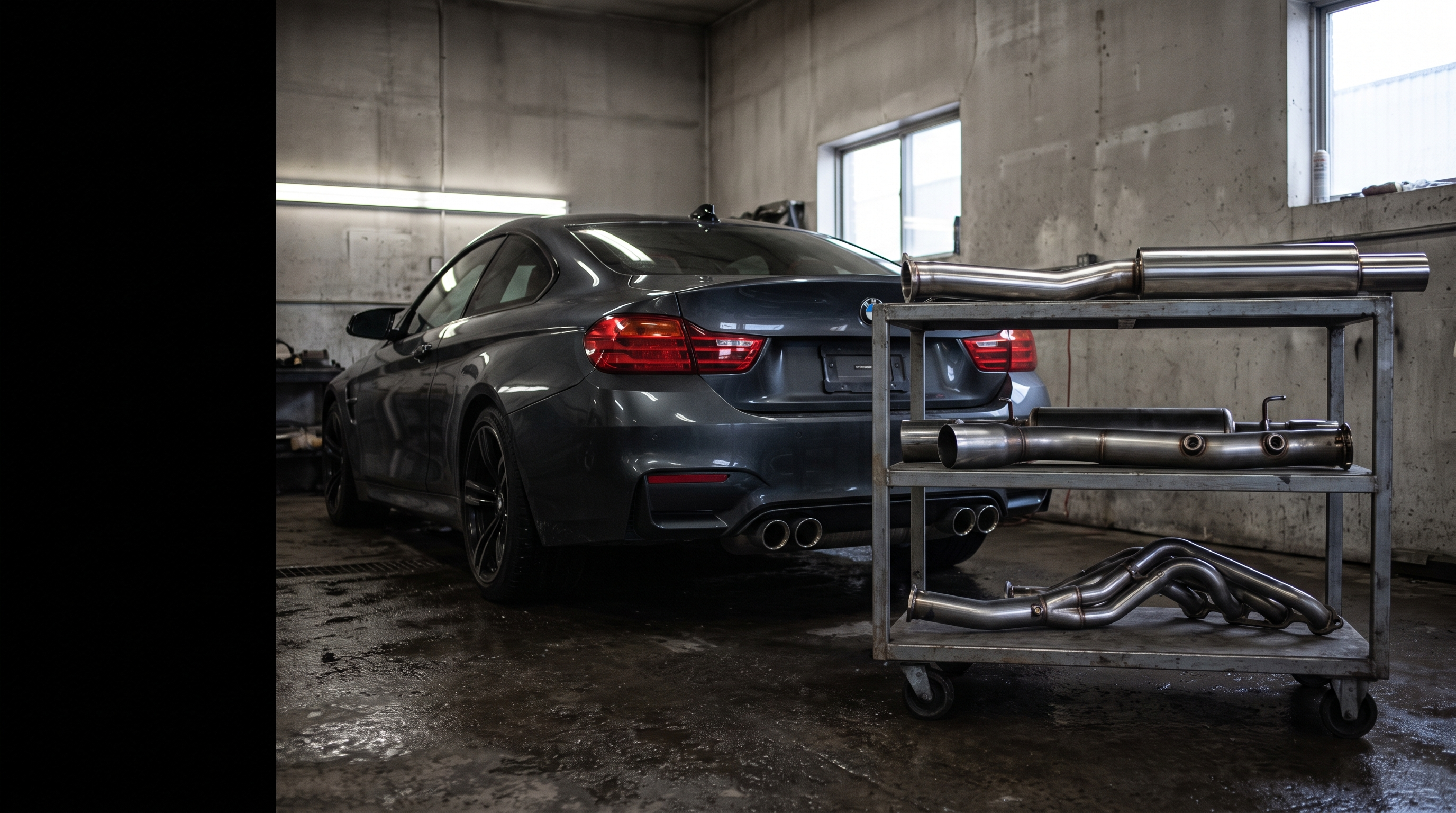Illustration: grey performance coupe in a workshop with muffler, catback and header-style exhaust parts for an upgrade comparison guide